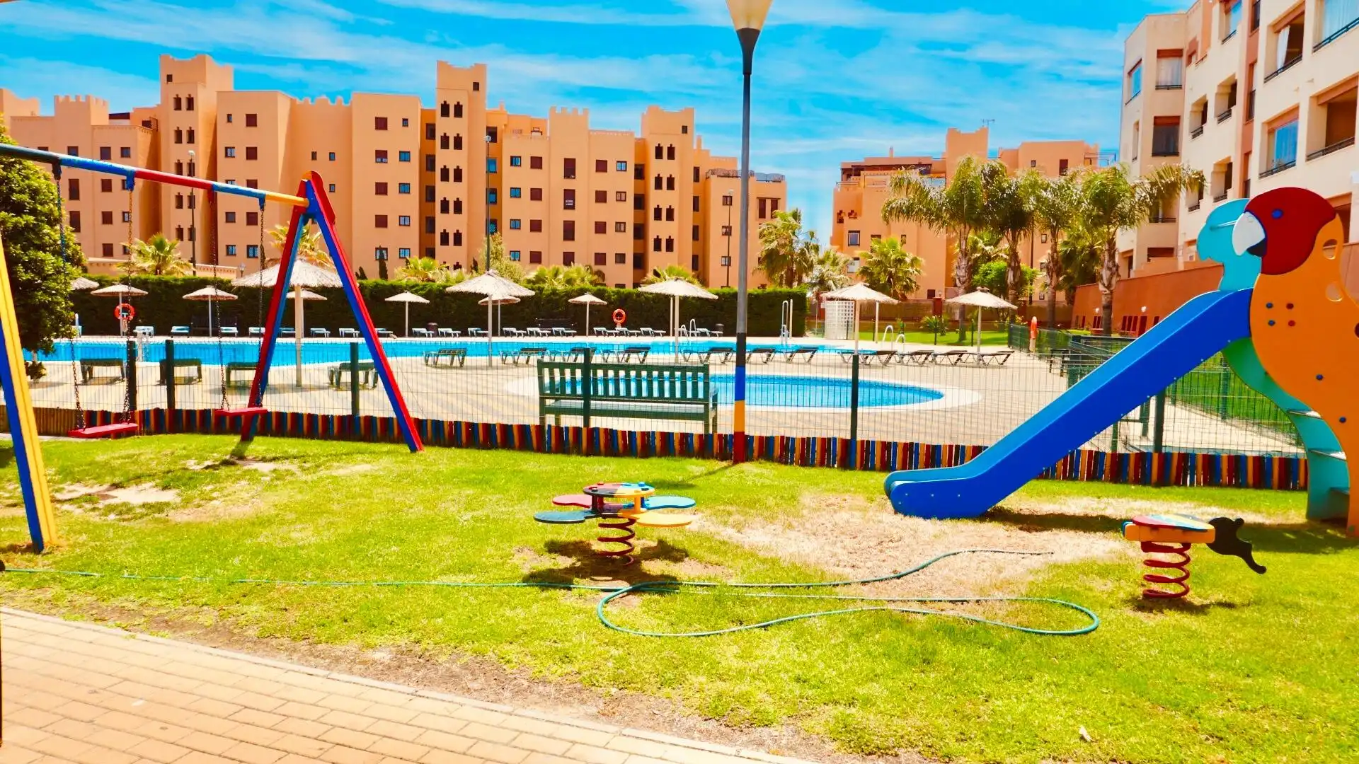 Schwimmbecken von Wohnungen zum Verkauf in Ayamonte mit Privatgarten, Terrasse und Möbliert