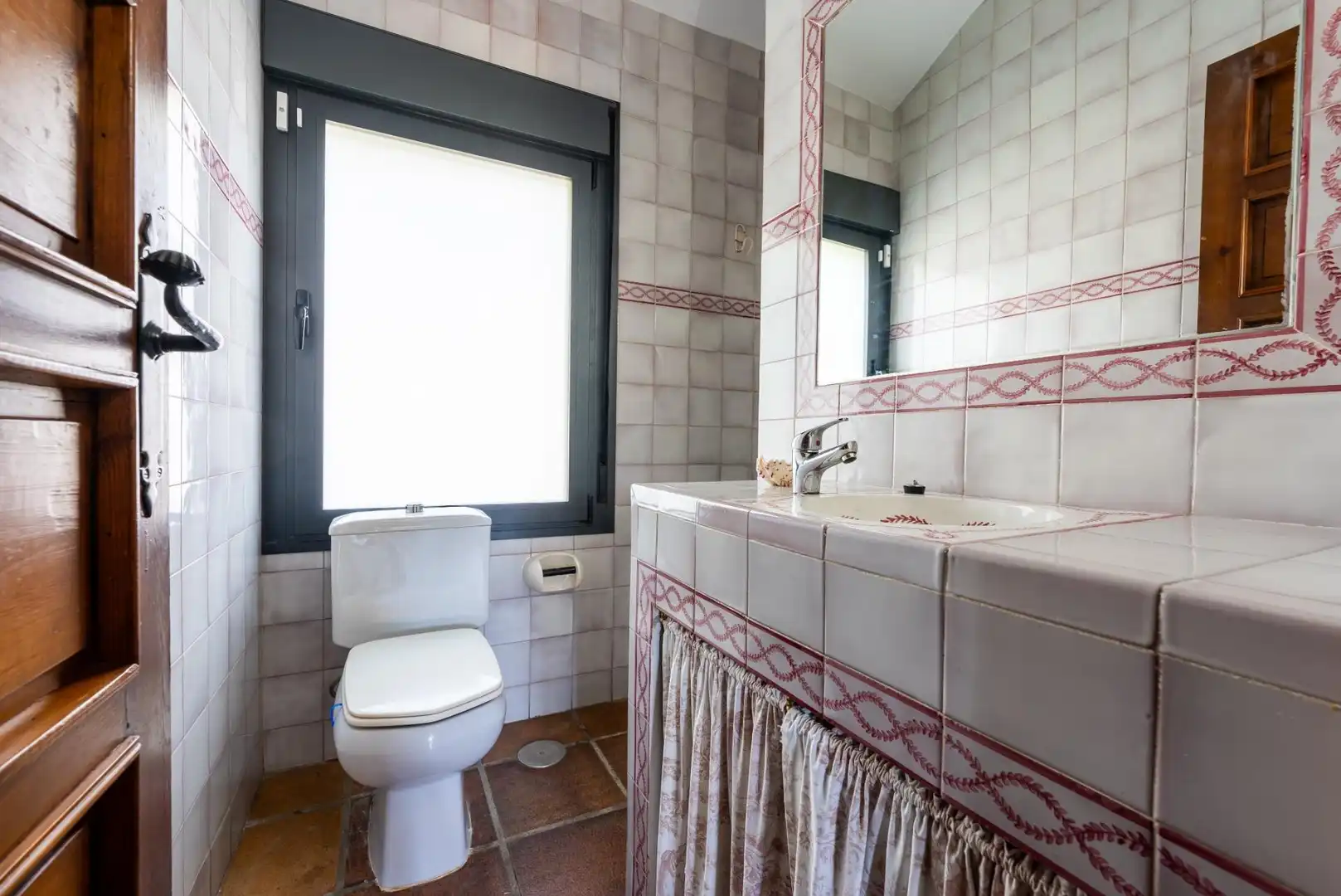Bany de Casa o xalet en venda en Mairena del Aljarafe amb Aire condicionat, Calefacció i Jardí privat