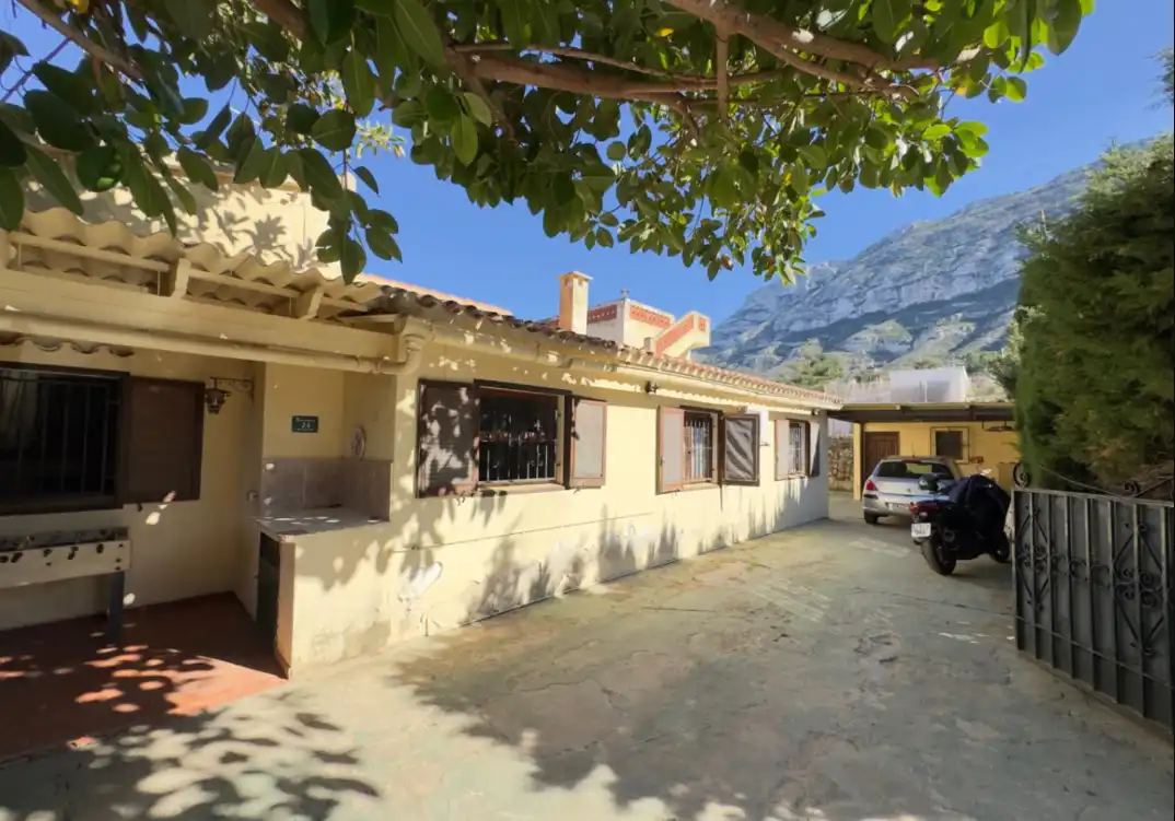 Außenansicht von Haus oder Chalet zum Verkauf in Dénia mit Terrasse, Abstellraum und Schwimmbad