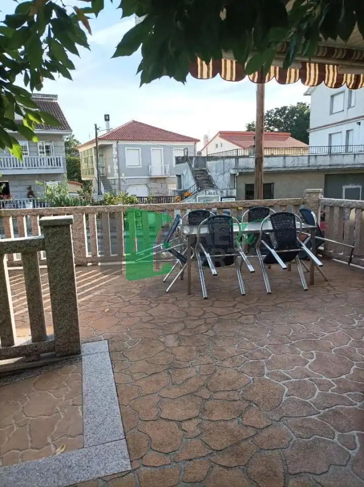 Chalet con terraza en venta en San Cibrao das Viñas, imagen 3