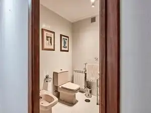 Bany de Pis en venda en A Coruña Capital  amb Calefacció, Parquet i Terrassa