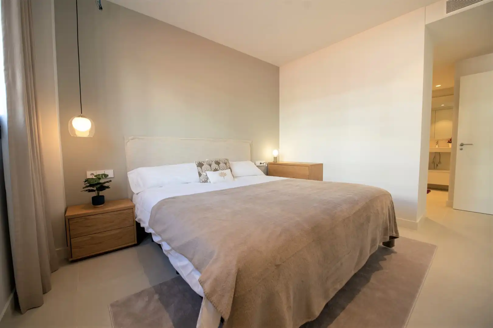 Schlafzimmer von Wohnung zum Verkauf in Fuengirola mit Klimaanlage, Heizung und Terrasse