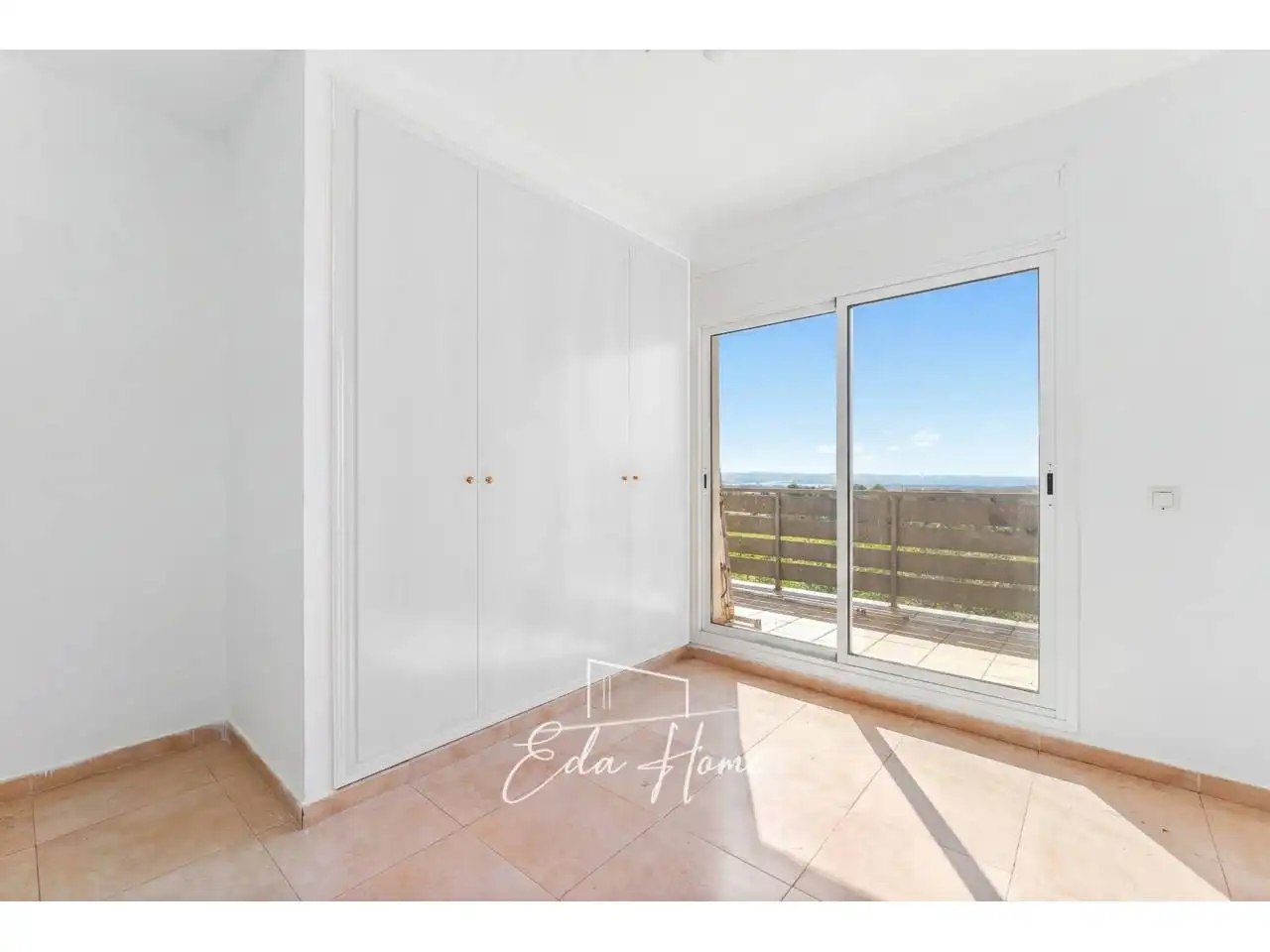 Habitación de Casa o chalet en venta en La Bisbal del Penedès con Aire acondicionado, Calefacción y Jardín privado