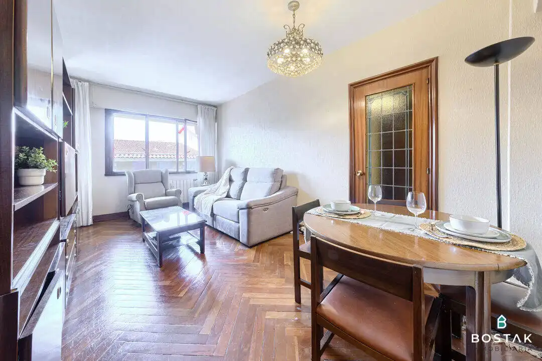 Wohnzimmer von Wohnung zum Verkauf in Bilbao  mit Heizung und Balkon