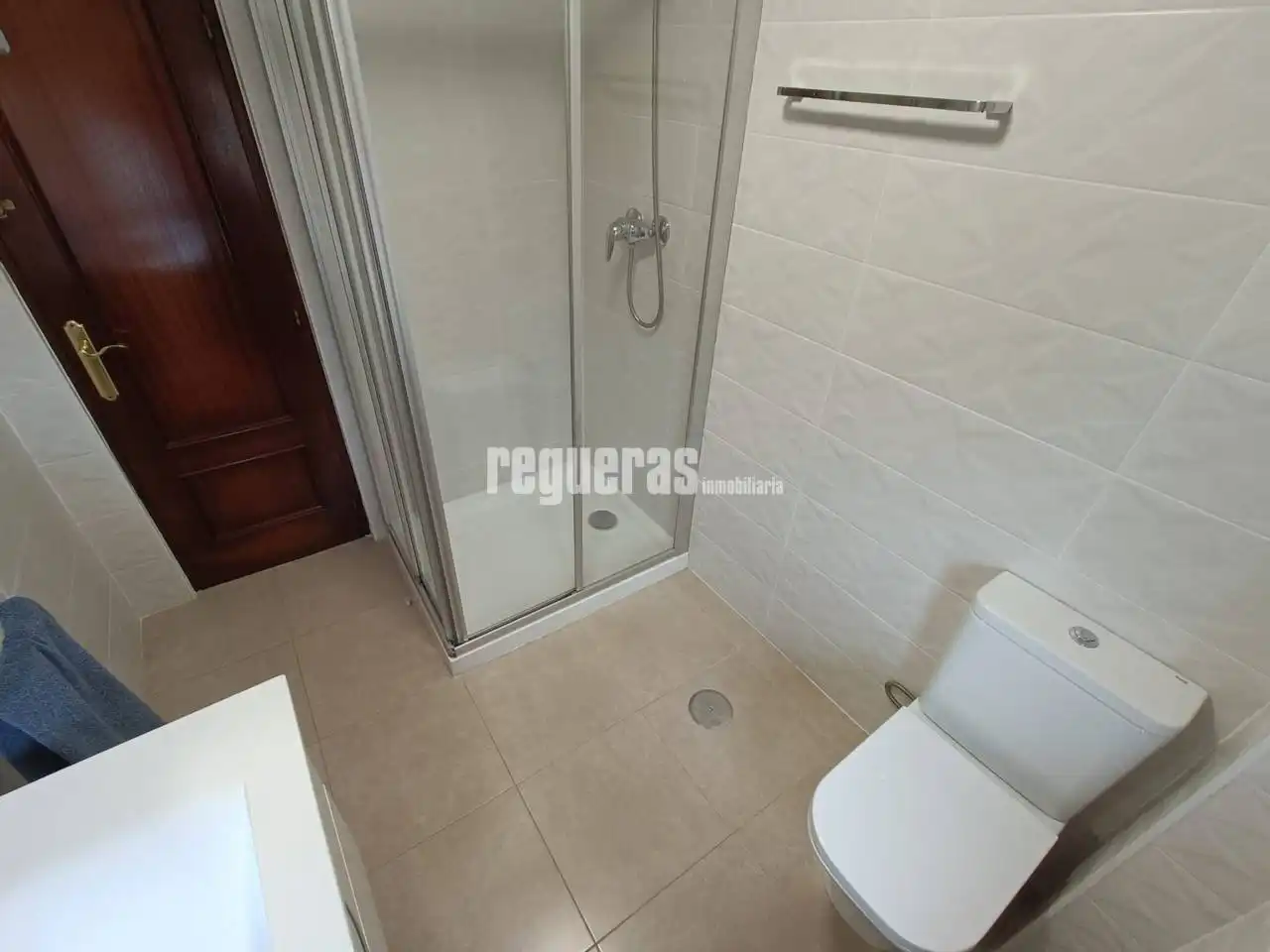 Bathroom of Houses for rent in Avilés  with Heating, Private garden and Furnished