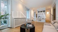 Living room of Flat for sale in  Madrid Capital  with Air Conditioner, Heating and Storage room