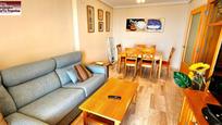 Sala d'estar de Apartament en venda en Benidorm amb Aire condicionat, Jardí privat i Parquet