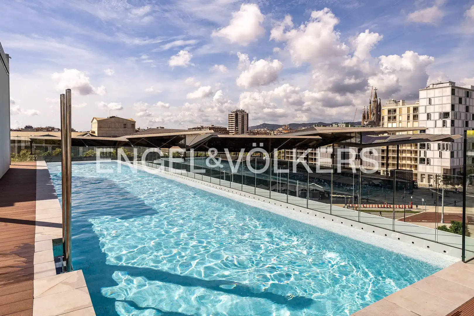 Swimming pool of Flat for sale in Sant Martí