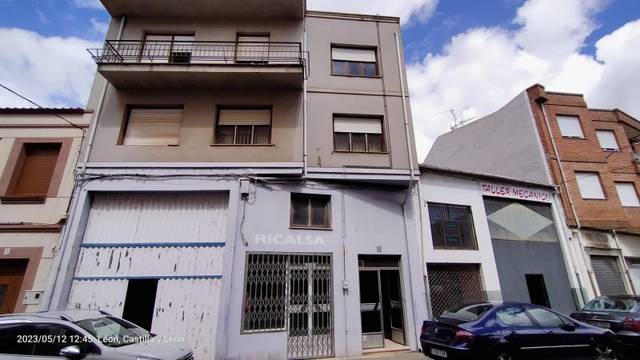 Edificio en Venta en Calle Manuel Berdejo en Santa María del Páramo