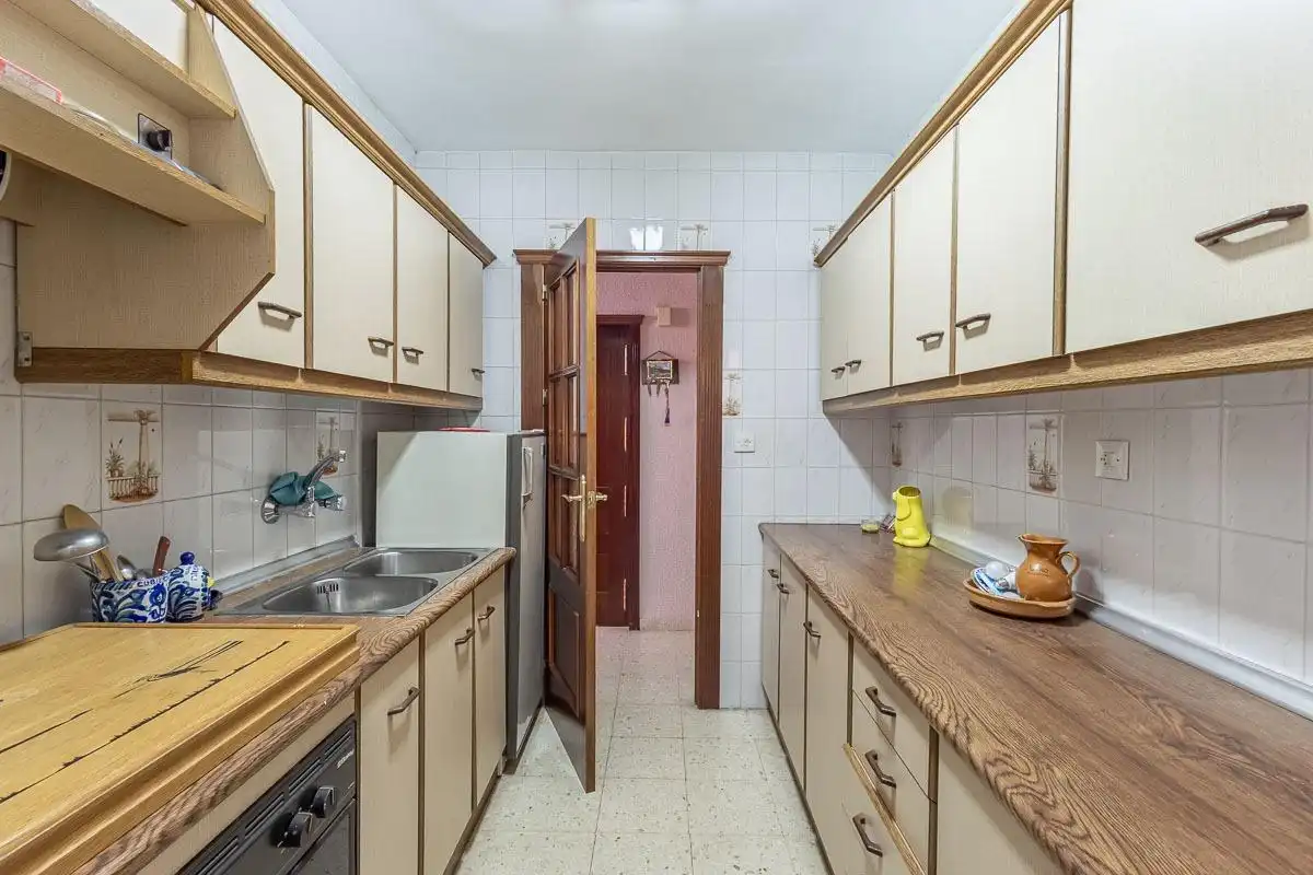 Cuina de Pis en venda en Granada amb Calefacció i Balcó