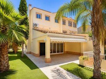 Casa aparellada amb balcó de lloguer a SERRA DE CREVILLENT