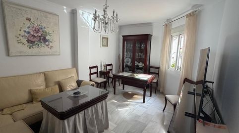 Magnifico dúplex de 87 metros cuadrados. La vivienda consta en su planta baja con un recibidor, un bonito salón , cocina amueblada