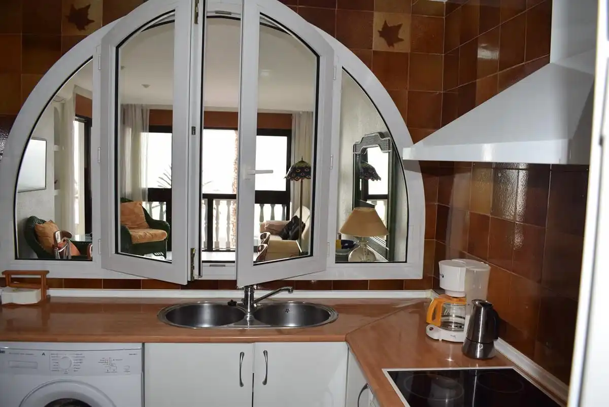 Cuina de Apartament de lloguer en Almuñécar amb Aire condicionat, Terrassa i Moblat