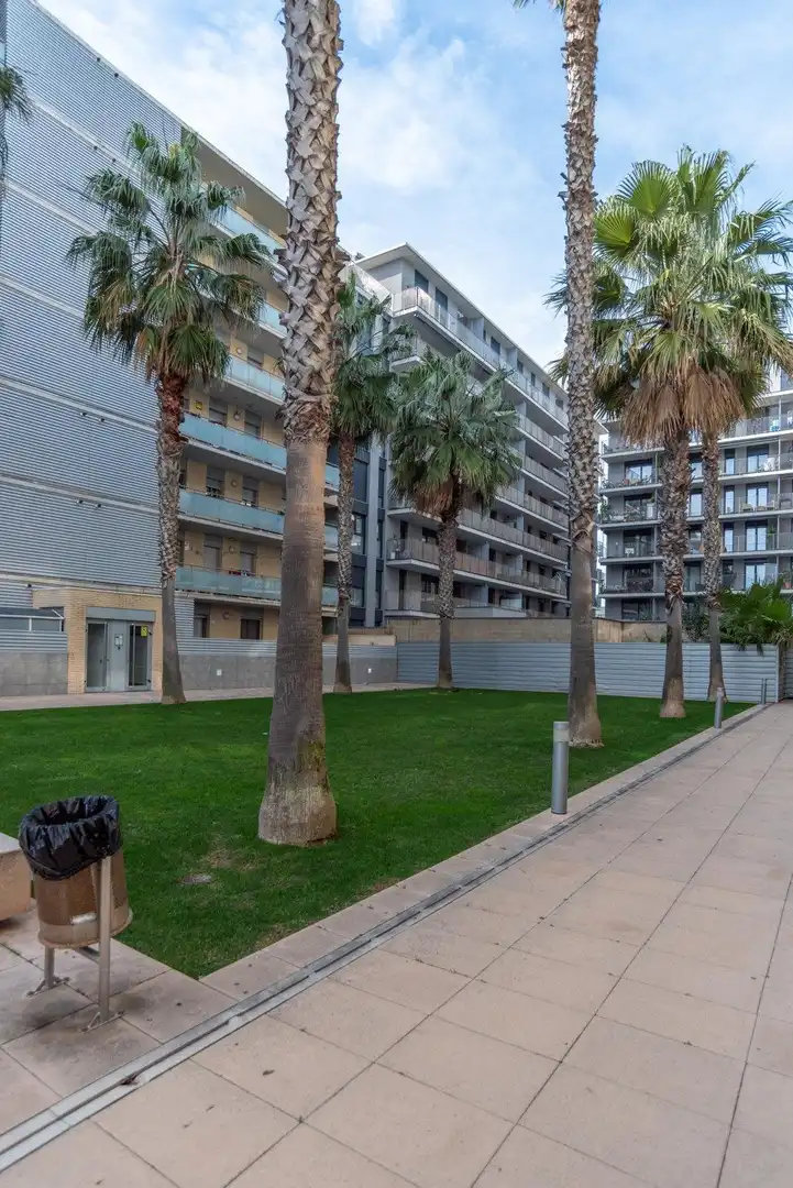 Außenansicht von Wohnung zum Verkauf in Badalona mit Heizung, Parkett und Terrasse