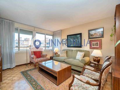 Living room of Flat for sale in  Madrid Capital  with Air Conditioner, Heating and Parquet flooring