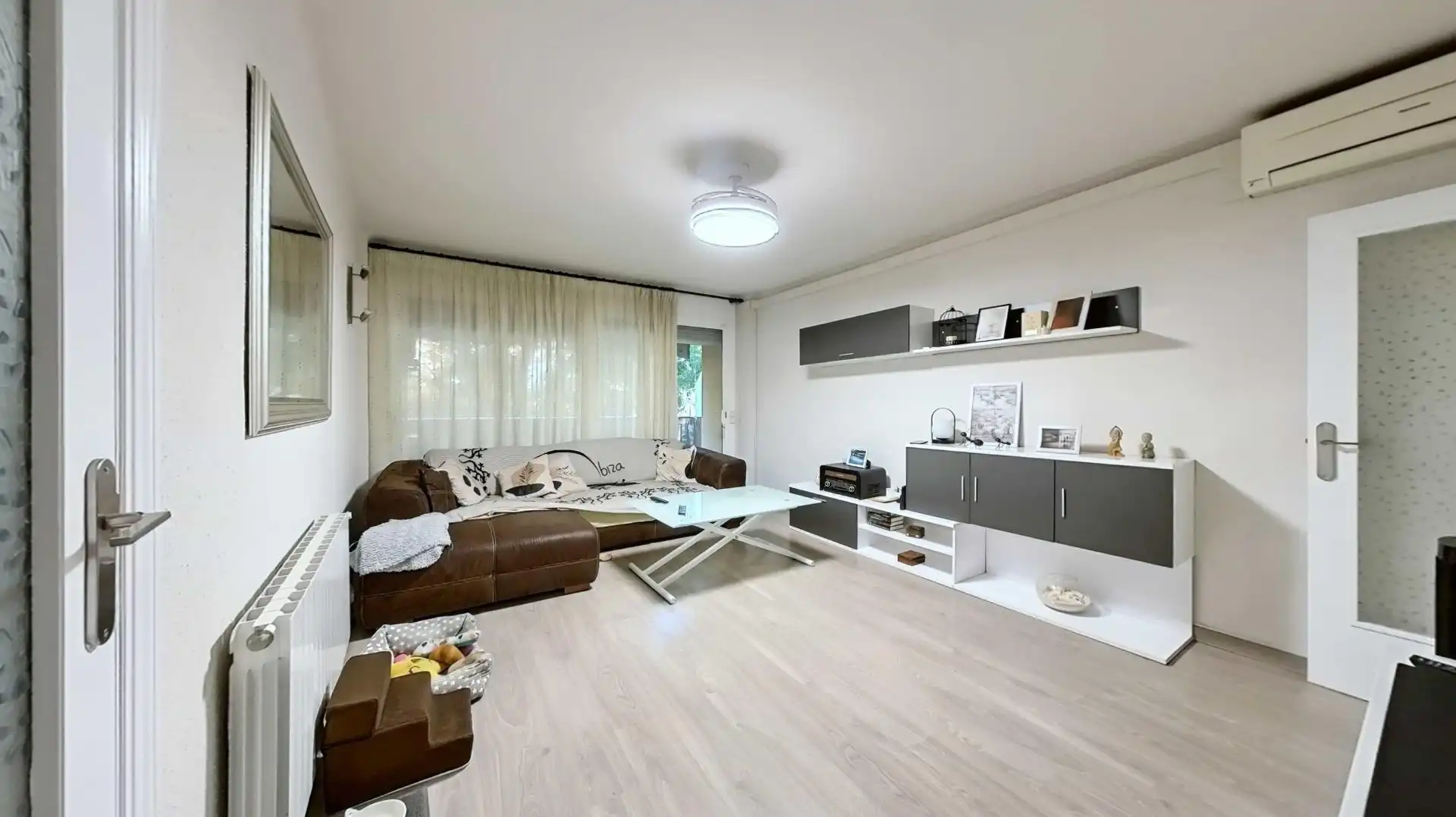 Sala de estar de Planta baja en venta en Santa Coloma de Gramenet con Aire acondicionado, Calefacción y Terraza