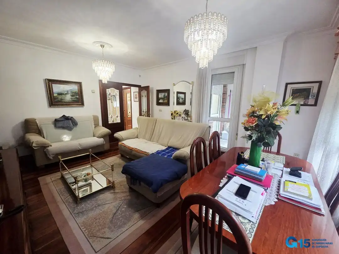 Sala de estar de Piso en venta en Errenteria con Calefacción, Terraza y Amueblado