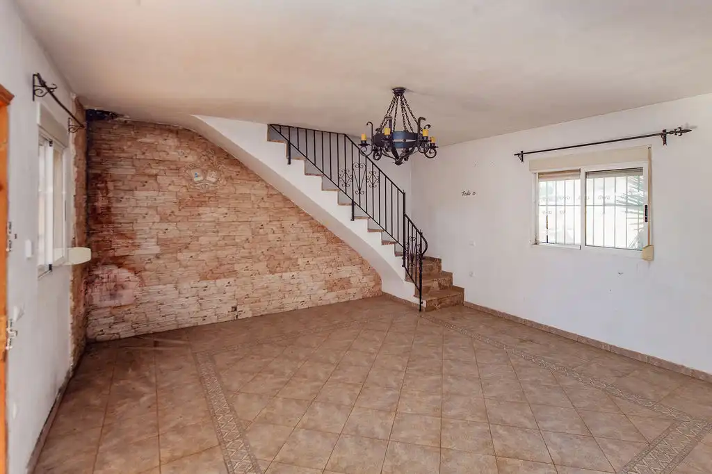 Houses for sale in Montroi / Montroy, Valencia
