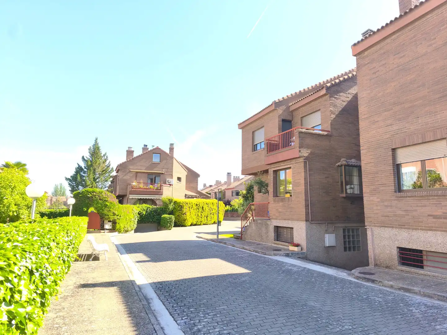 Vista exterior de Casa adosada en venda en  Logroño amb Calefacció, Jardí privat i Parquet