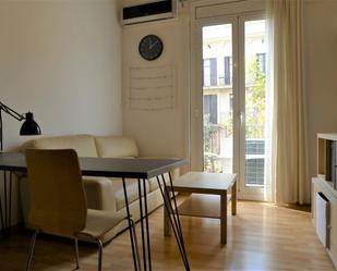 Living room of Flat for sale in  Barcelona Capital  with Air Conditioner, Terrace and Furnished