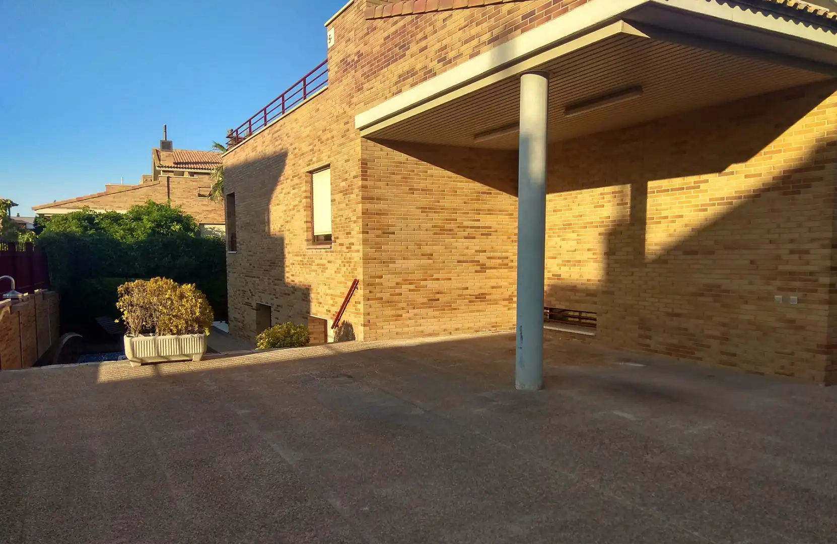 Exterior view of Houses for sale in Zaragoza  with Air Conditioner, Private garden and Parquet flooring