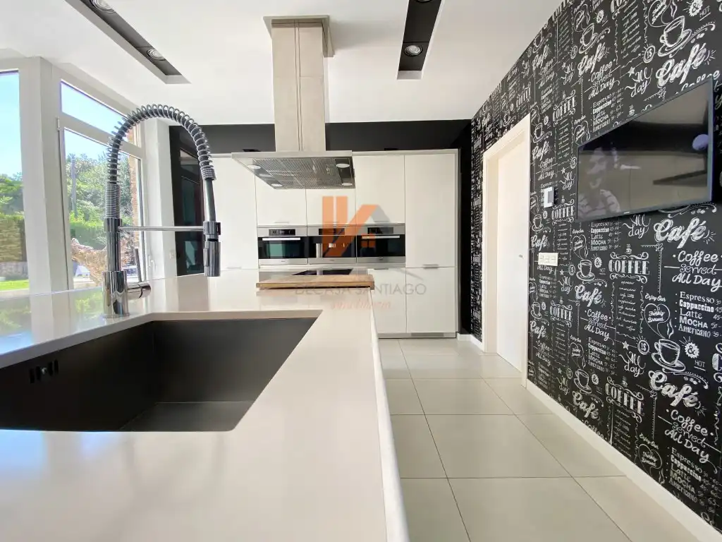 Cocina de Casa o chalet en venta en Ames con Jardín privado, Terraza y Piscina