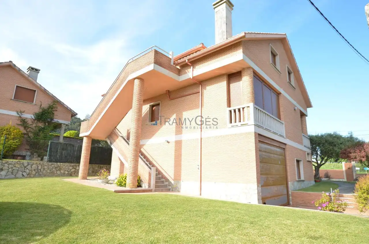 Vista exterior de Casa o xalet en venda en A Guarda   amb Calefacció, Jardí privat i Parquet