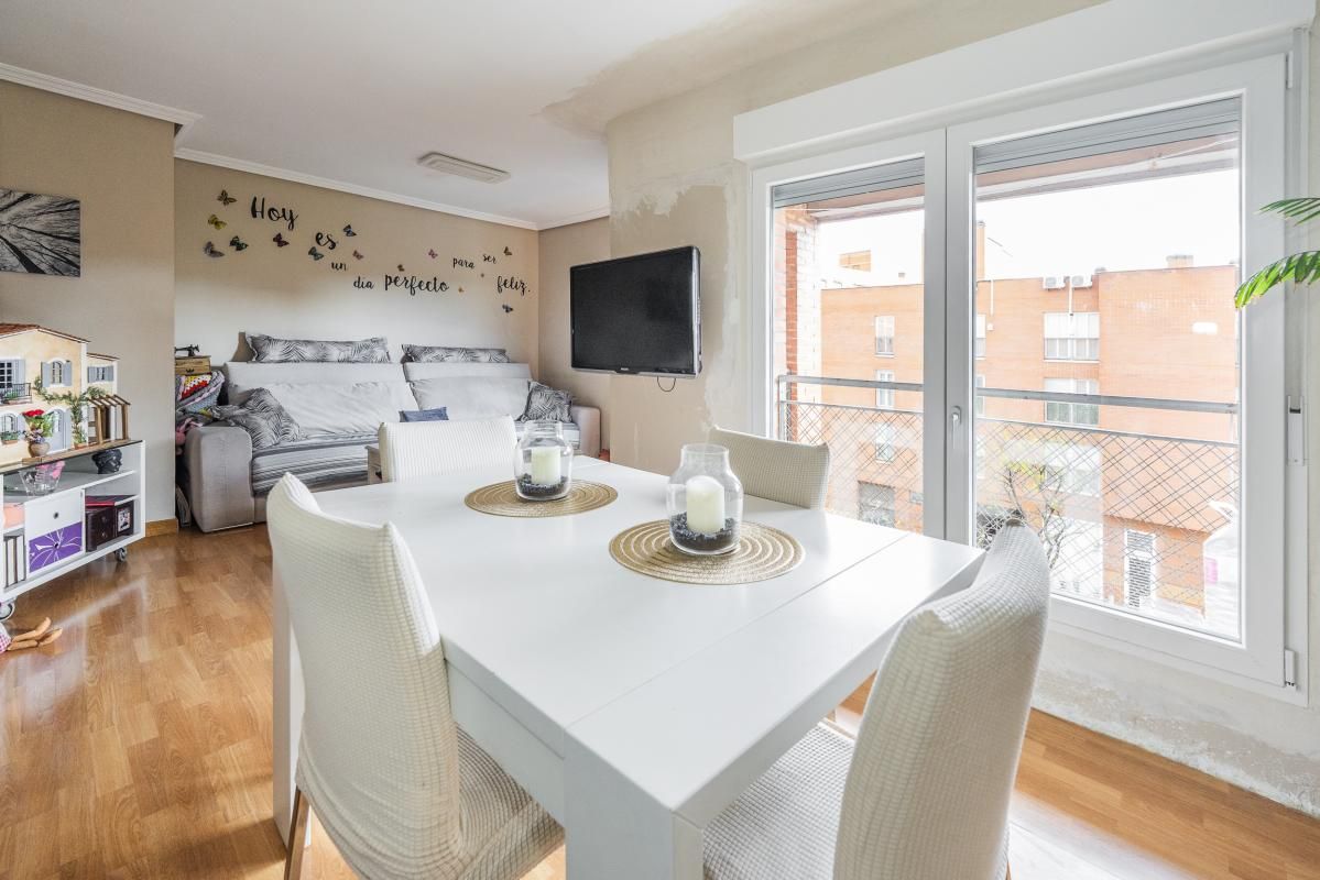 Bedroom of Flat for sale in  Madrid Capital  with Air Conditioner and Storage room