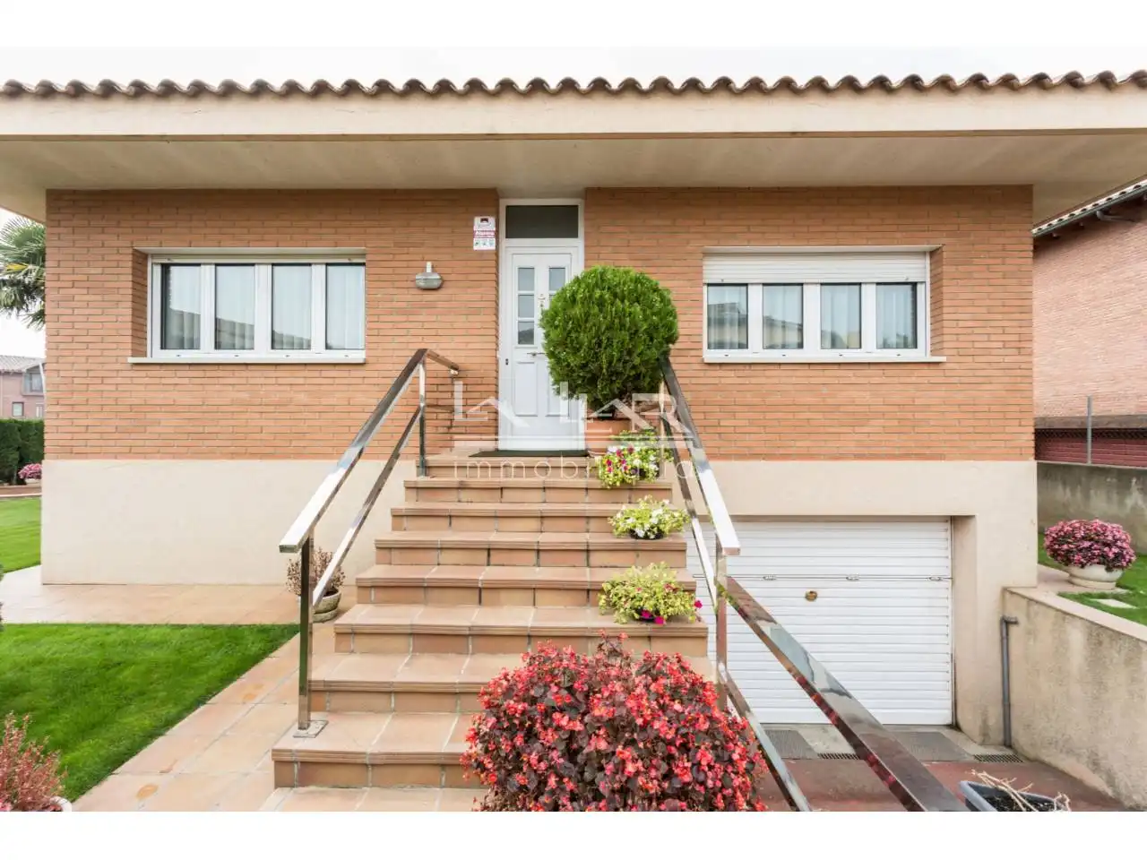 Vista exterior de Casa o xalet en venda en Orís amb Aire condicionat, Calefacció i Jardí privat