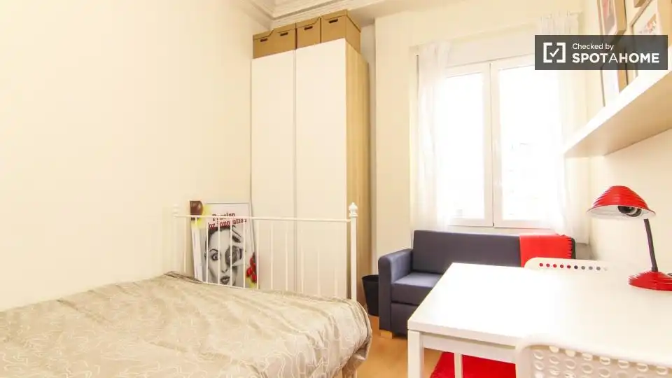 Habitación de Piso de alquiler en Valencia con Aire acondicionado, Calefacción y Amueblado
