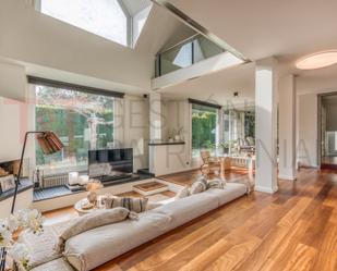 Sala d'estar de Casa o xalet en venda en Canovelles amb Aire condicionat, Calefacció i Jardí privat