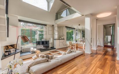 Sala d'estar de Casa o xalet en venda en Canovelles amb Aire condicionat, Calefacció i Jardí privat