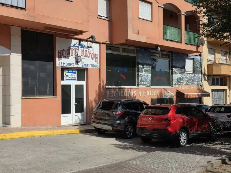 Local en venta en Baños de Montemayor