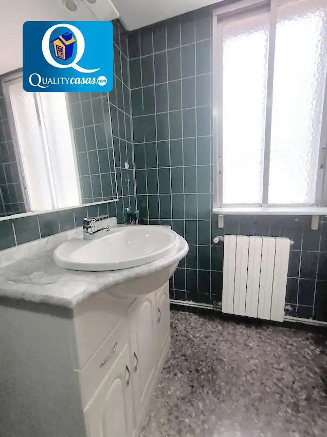 Baño de Piso en venta en Villena con Calefacción y Terraza