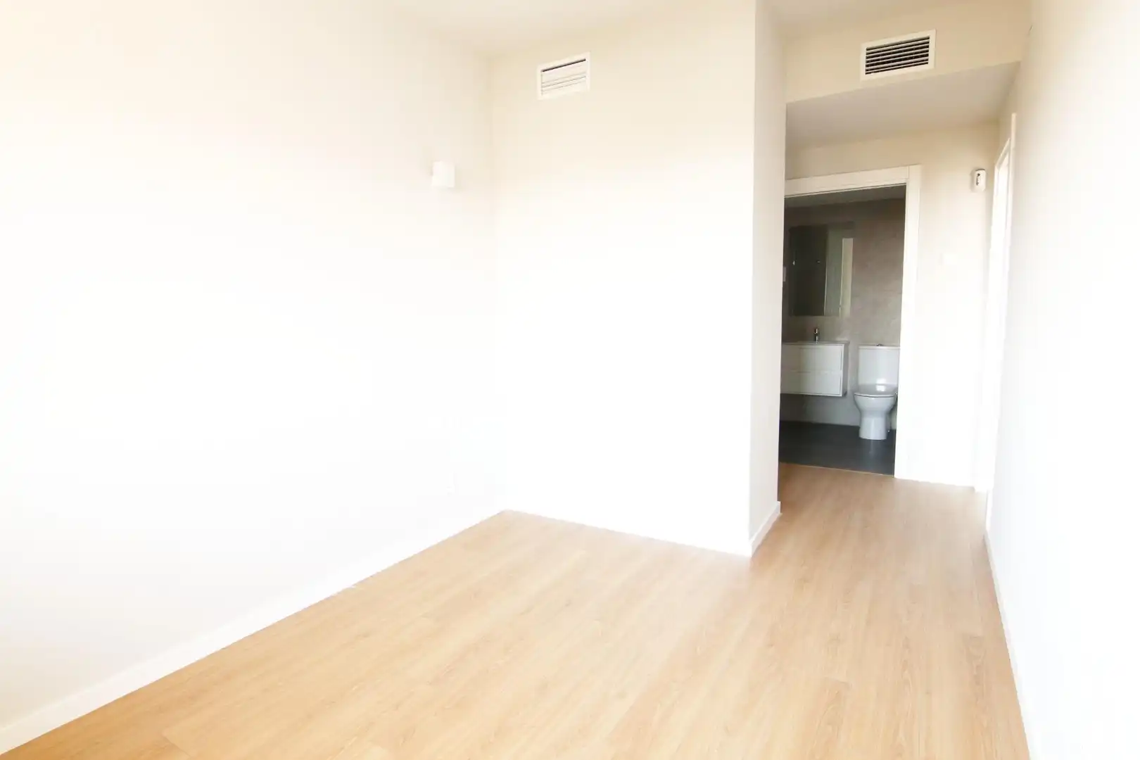 Habitación de Piso de alquiler en Terrassa con Aire acondicionado, Calefacción y Jardín privado