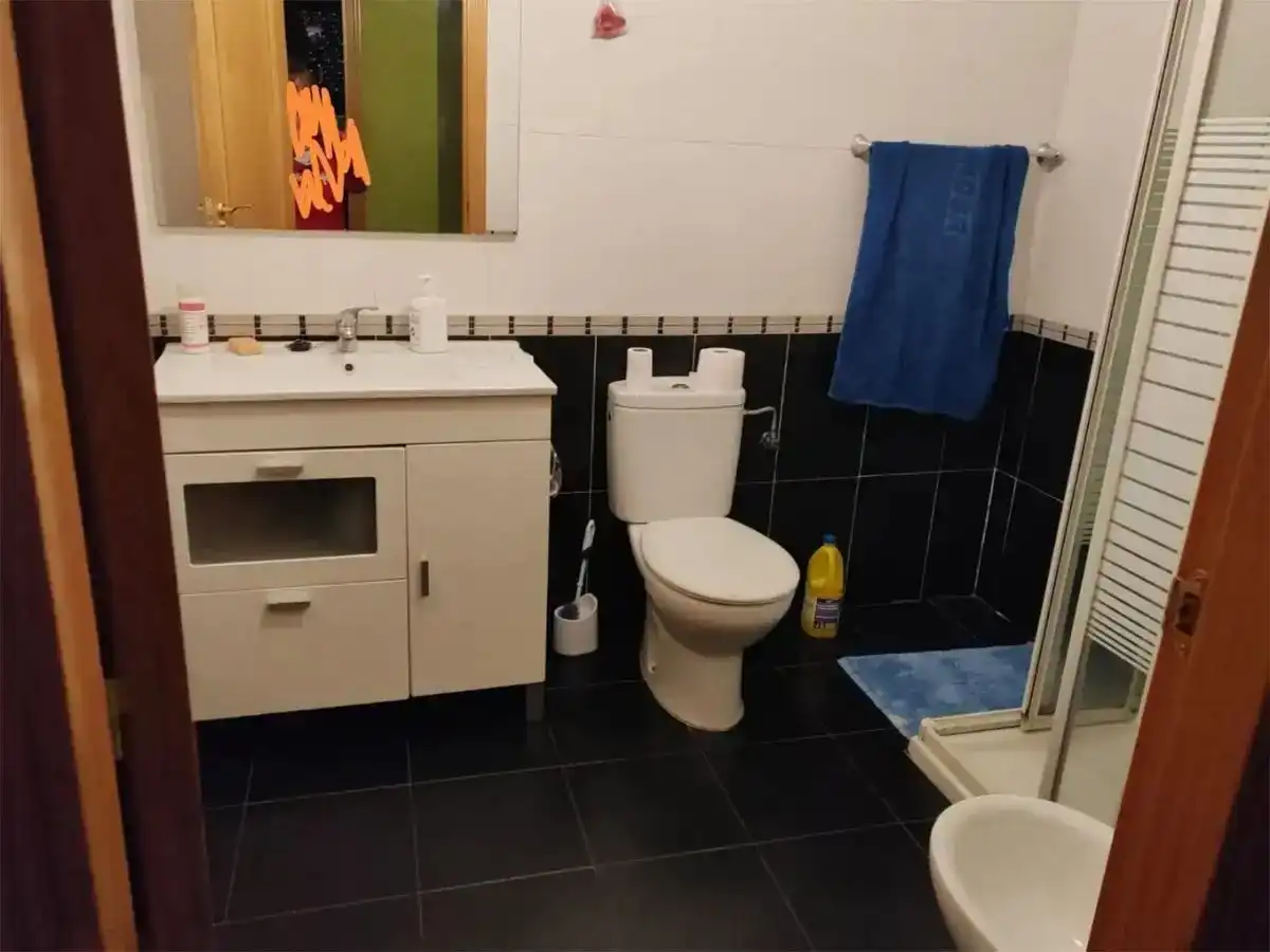 Bany de Pis en venda en Santa Elena de Jamuz amb Jardí privat, Traster i Piscina