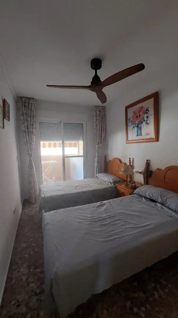 Schlafzimmer von Einfamilien-Reihenhaus zum Verkauf in La Manga del Mar Menor mit Klimaanlage, Heizung und Terrasse