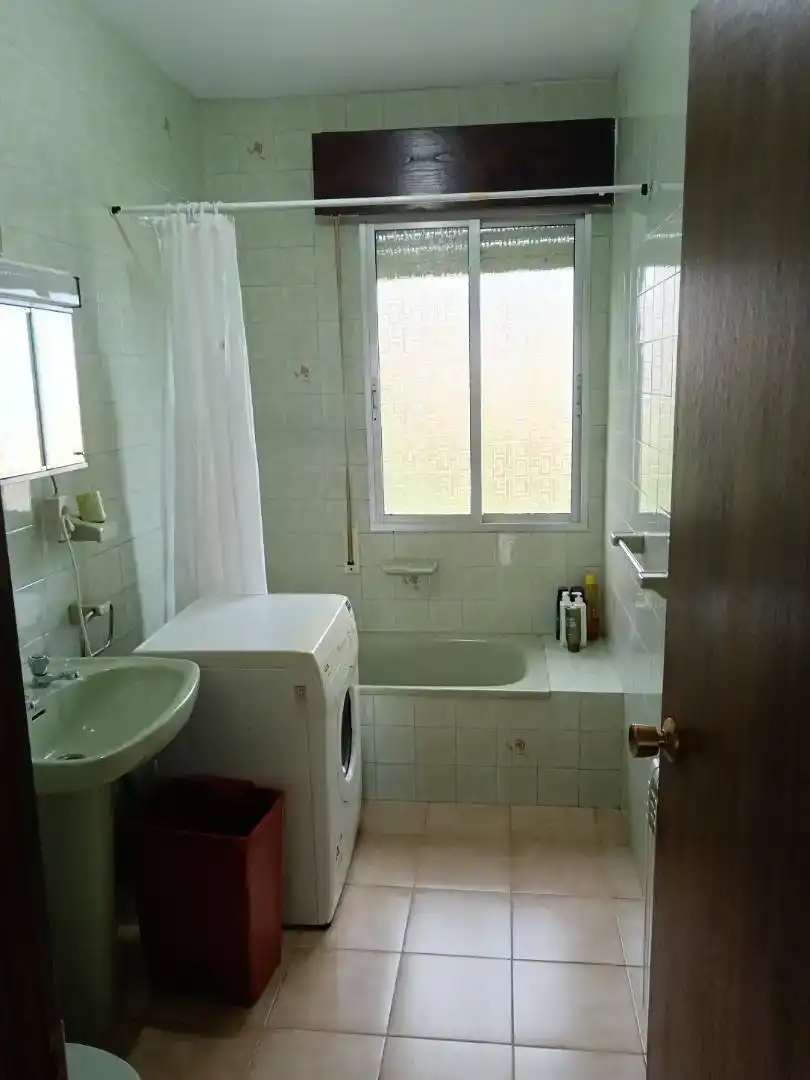 Badezimmer von Wohnung zur Miete in Carballeda de Avia mit Privatgarten, Abstellraum und Schwimmbad