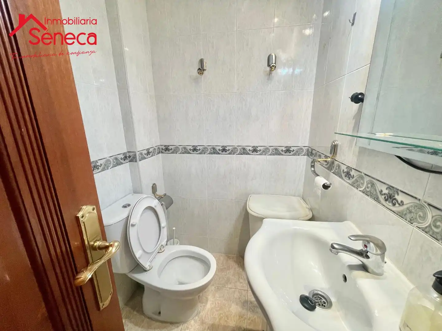 Bathroom of Flat for sale in Córdoba  with Air Conditioner, Heating and Terrace