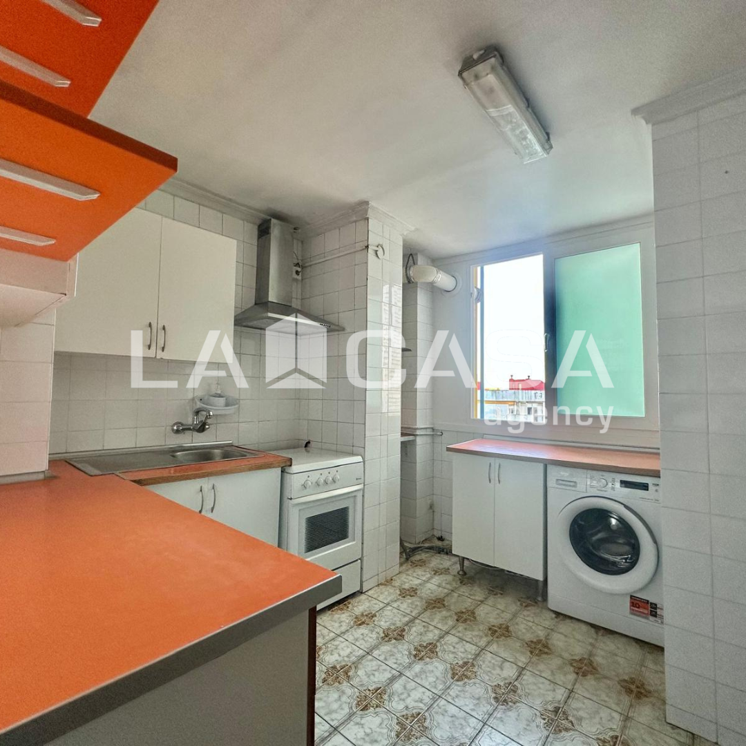Kitchen of Flat for sale in  Sevilla Capital
