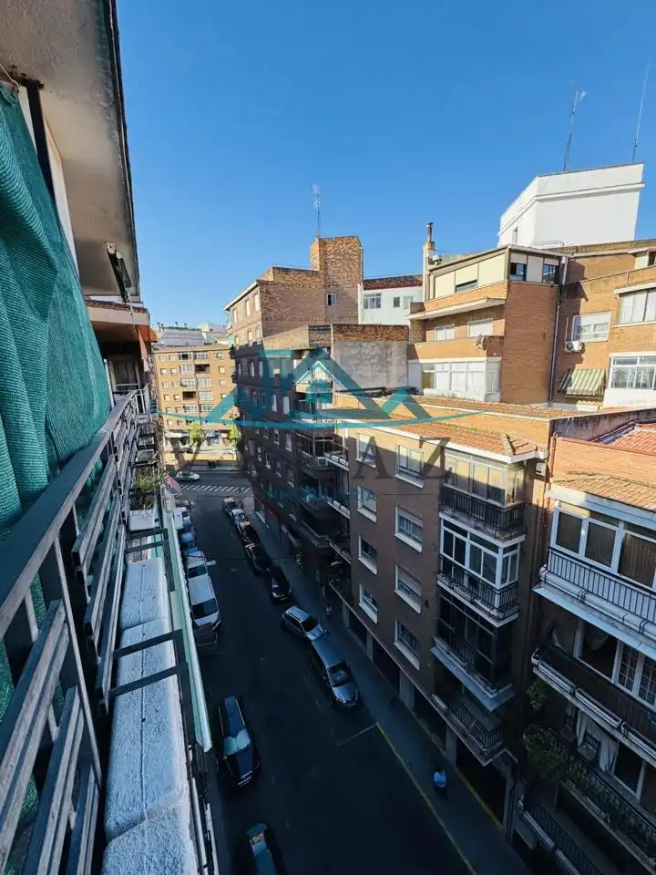 Piso en venta en Santa Águeda, El Pilar - La Estación