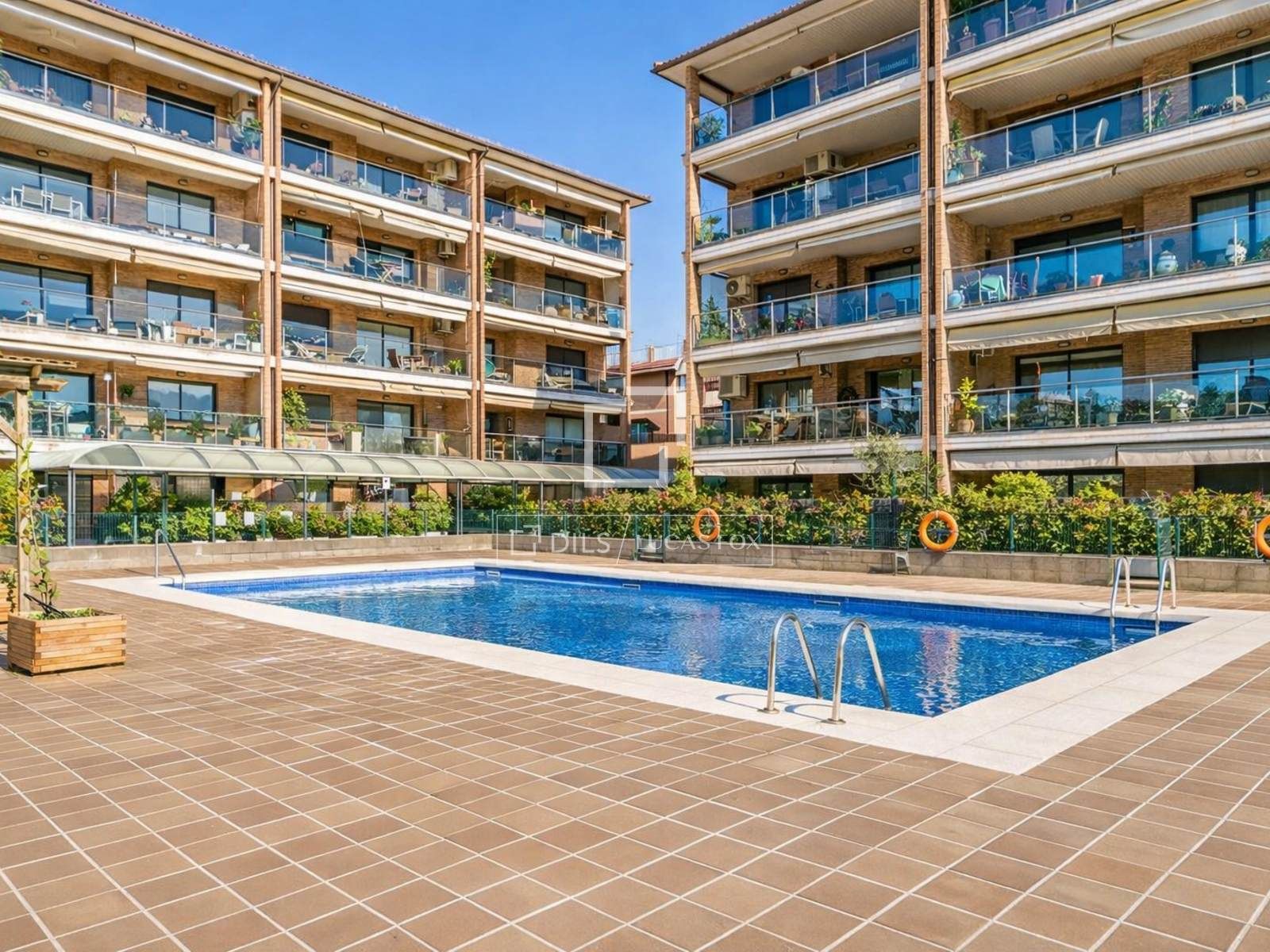 Swimming pool of Flat for sale in Sant Cugat del Vallès  with Air Conditioner, Heating and Terrace