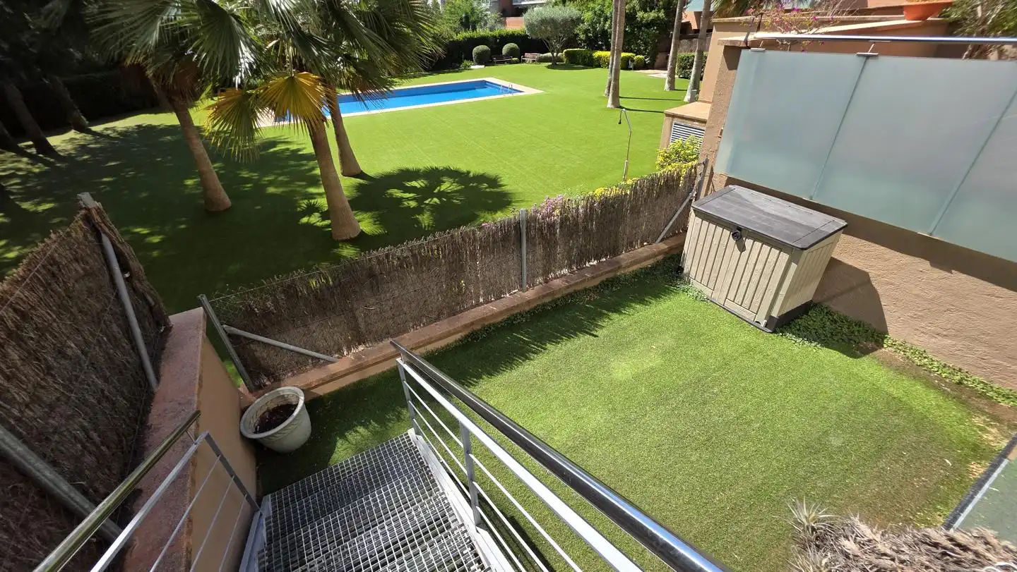 Garden of Ground floor for sale in Castelldefels  with Air Conditioner, Terrace and Storage room