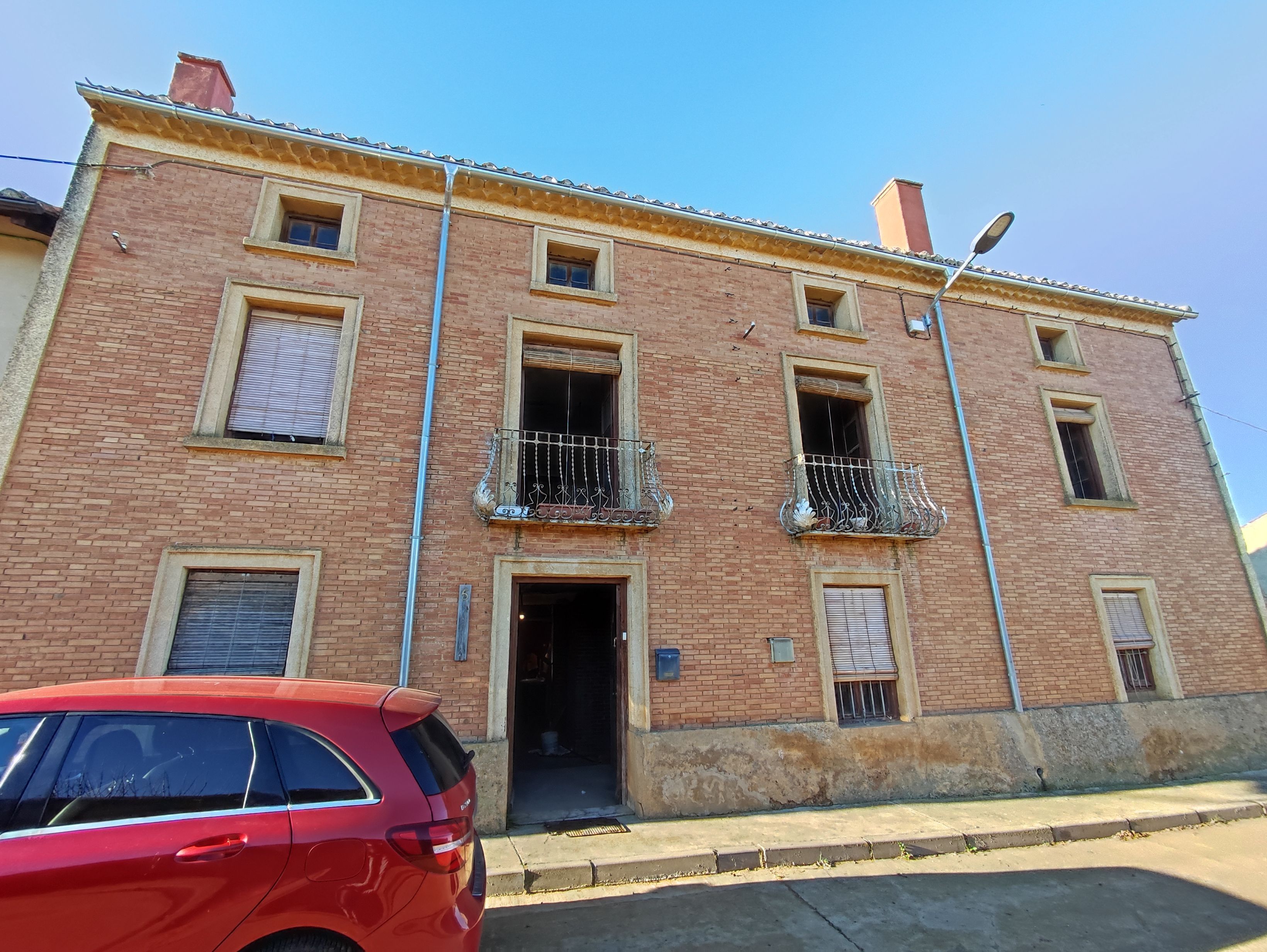 Außenansicht von Country house zum verkauf in Osorno la Mayor mit Heizung, Privatgarten und Terrasse