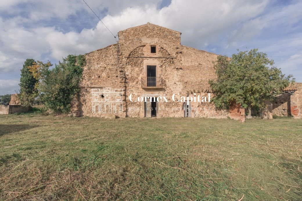 Vista exterior de Finca rústica en venda en Corçà amb Jardí privat i Terrassa
