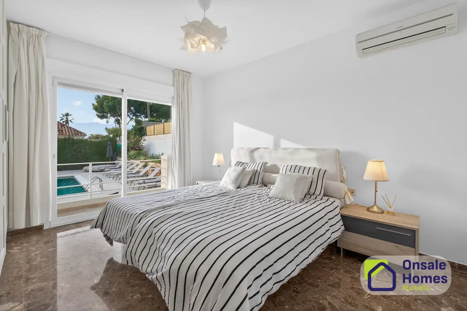 Bedroom of Houses for sale in Marbella  with Air Conditioner, Private garden and Terrace