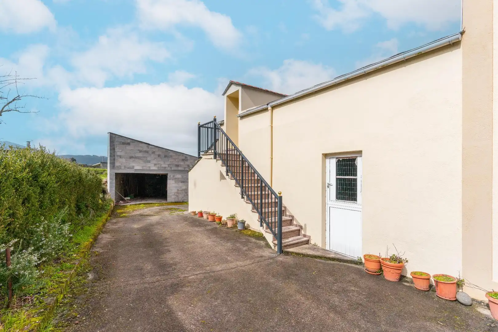 Vista exterior de Casa o xalet en venda en Viveiro amb Traster i Moblat