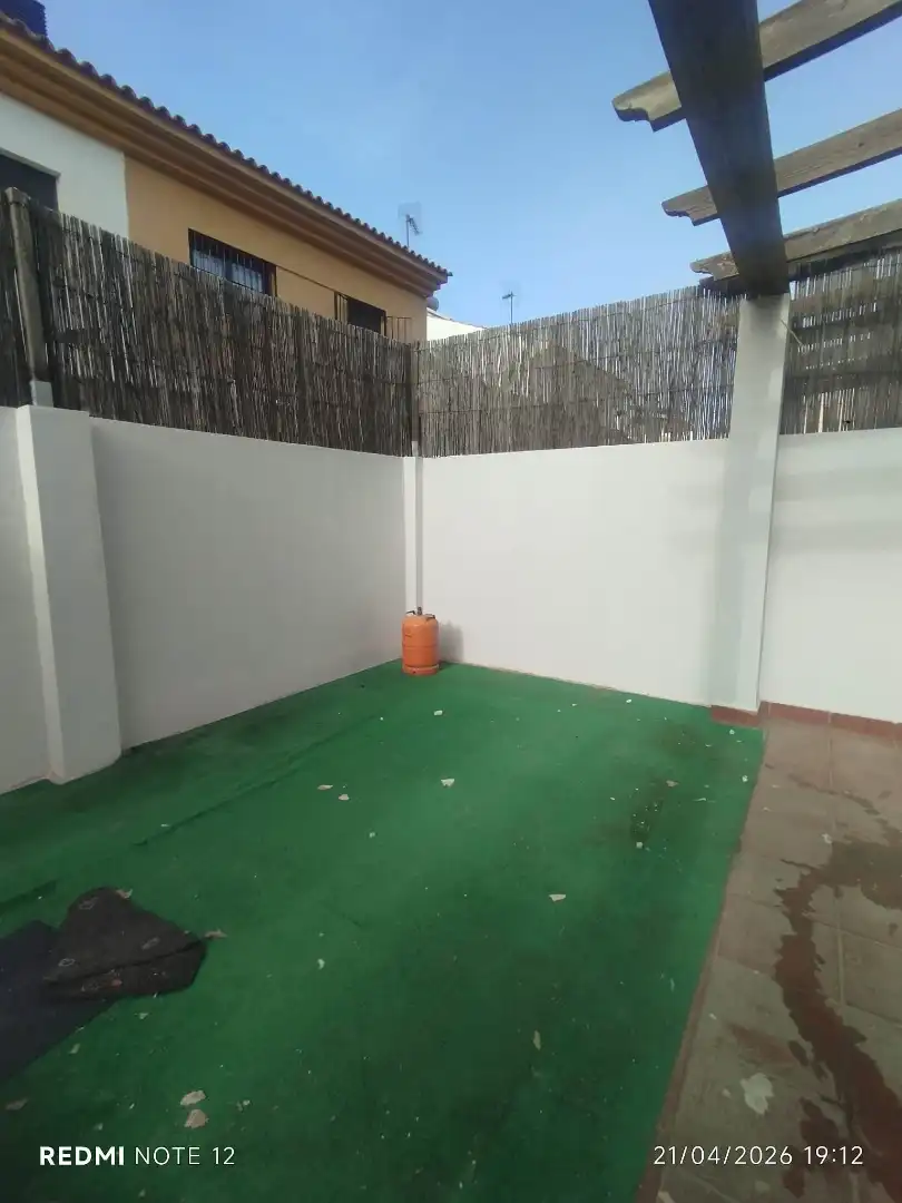 Casa adosada en venda en Villanueva del Ariscal amb Aire condicionat, Calefacció i Jardí privat