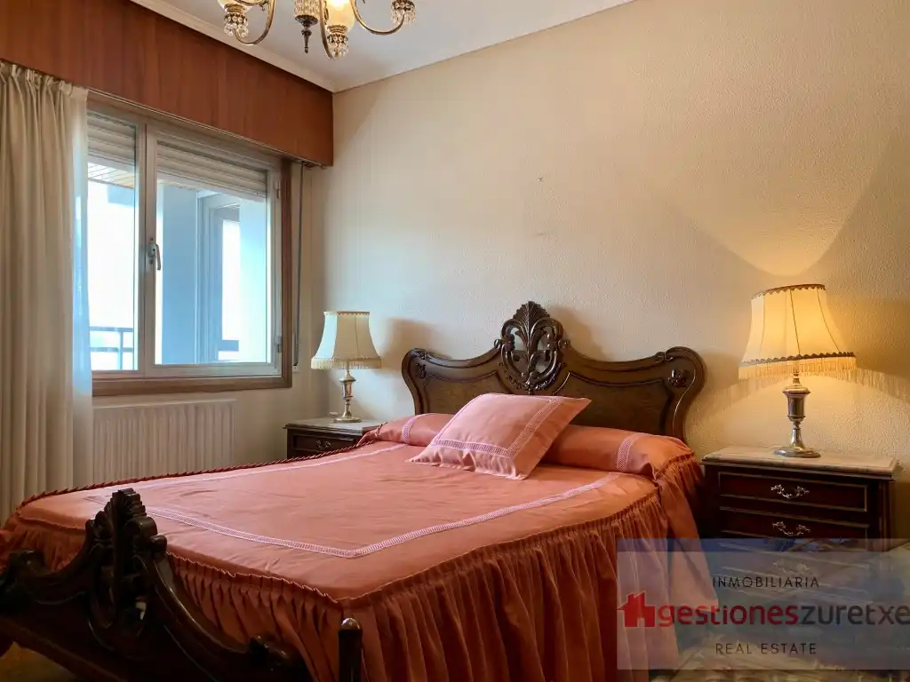 Bedroom of Flat for sale in Bilbao 