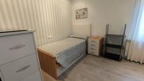 Dormitori de Apartament de lloguer en León Capital  amb Calefacció, Terrassa i Traster